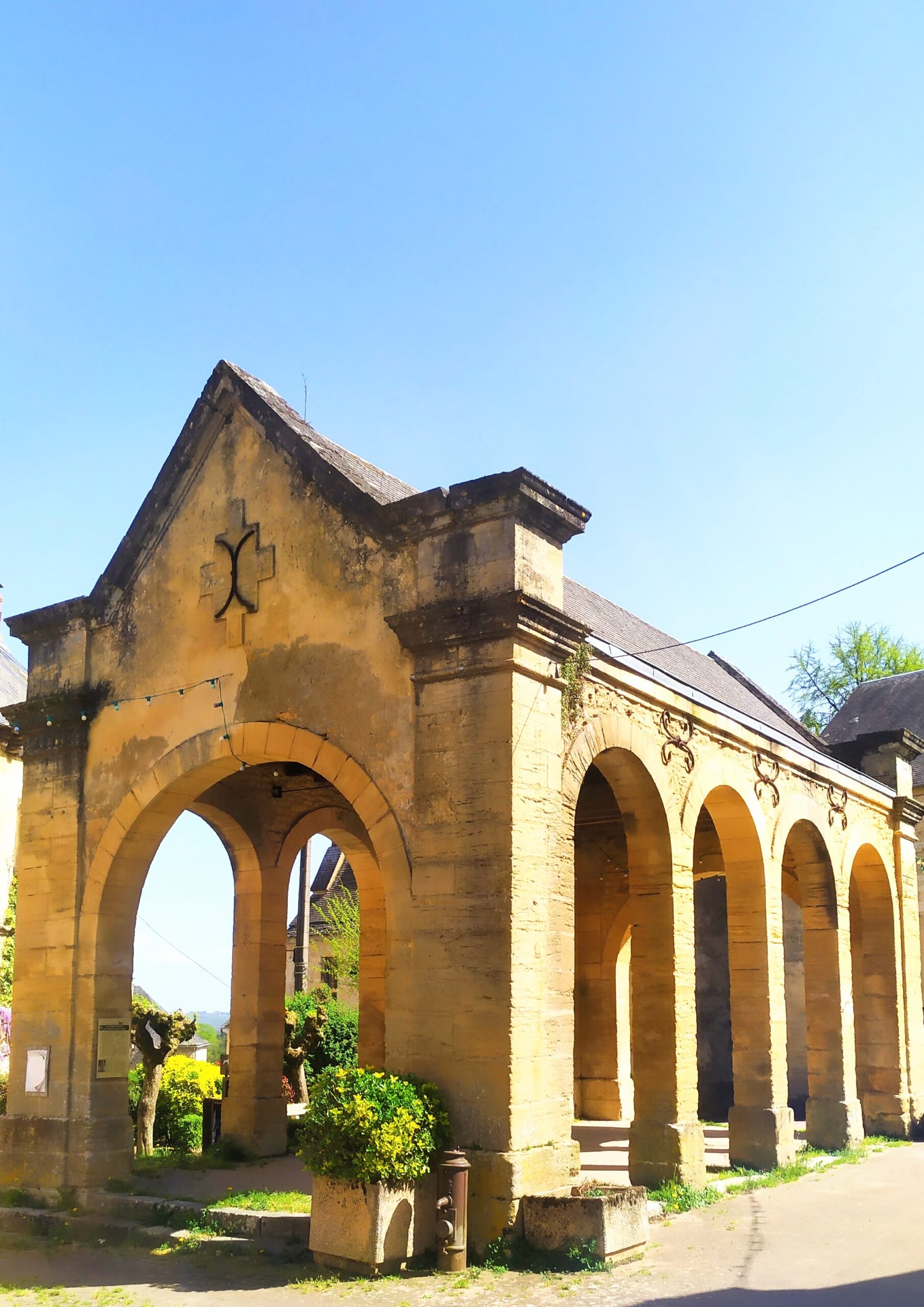 walk in the historic center of Salignac